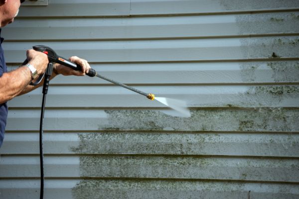 Cost of Vinyl Siding Power Washing in Saint Johns