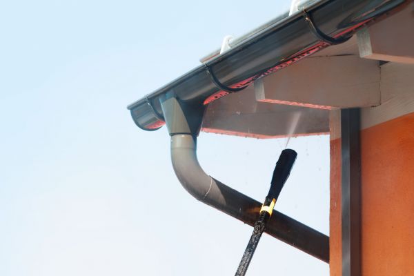Eaves Power Washing in Saint Johns